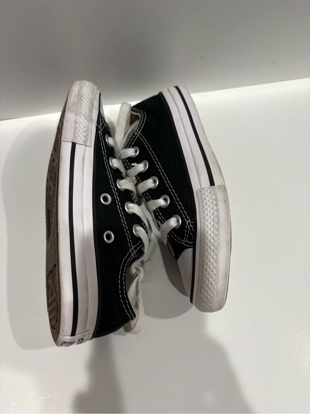 Kids Black Canvas Low-Top Converse All Star Sneakers youth size 11